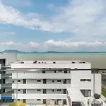 Sunset - Lakeside 아파트호텔 4*