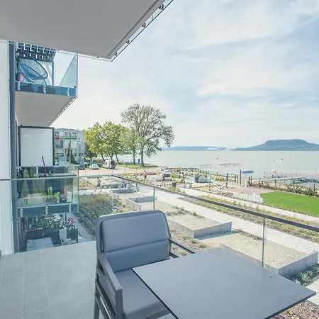 Sunset - Lakeside 4*